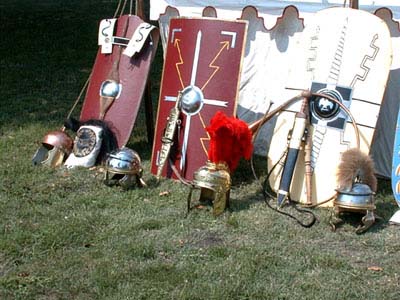 The fine leather shoulder doublings were hand crafted by Centurio Marcus. The large circular horn was called a cornu and the soldier who blew it was called a cornicen.